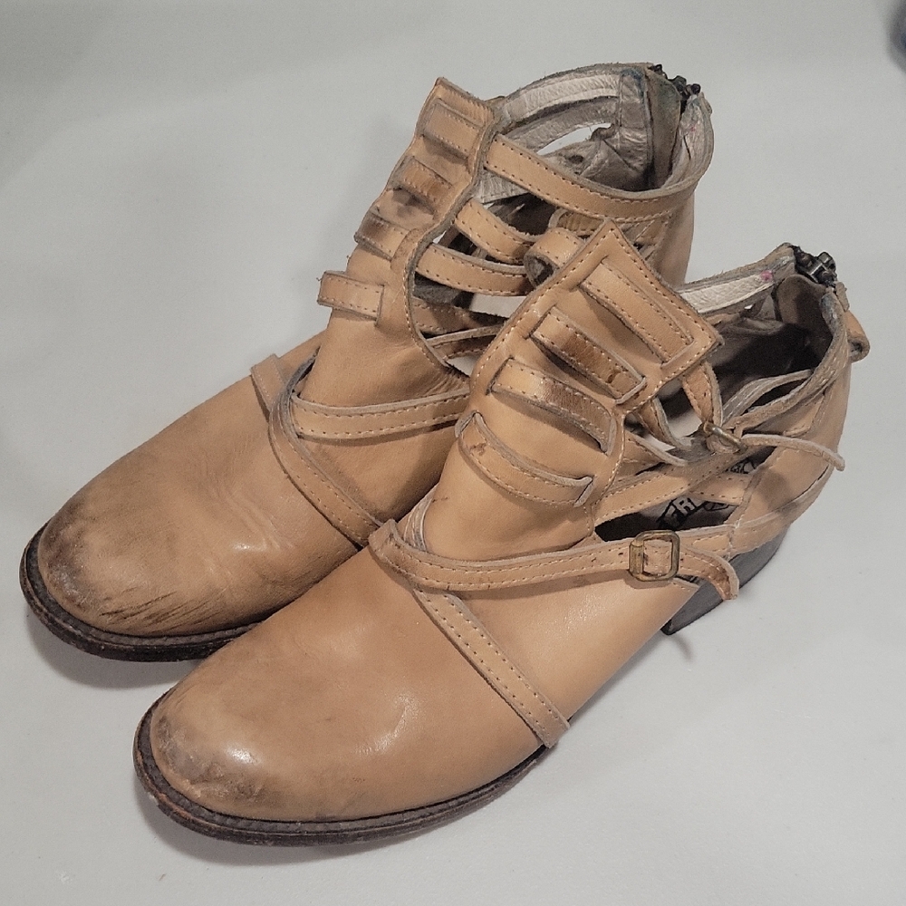 Tan Women's Strappy Shoes- Freebird By Steven- Size 8